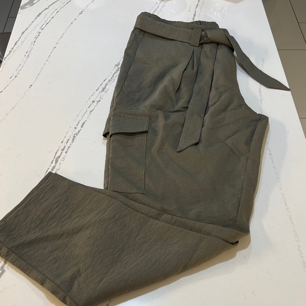 Chico's Green Cargo Type Tie Pants Women’s size 8